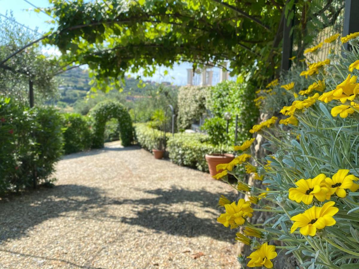 Residenza Costarossa Apartment Imperia Exterior photo